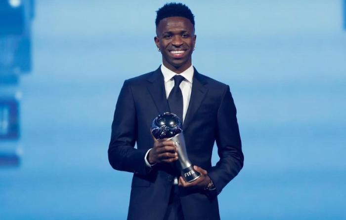 威尼修斯荣膺FIFA年度最佳男球员 成为首位00后世