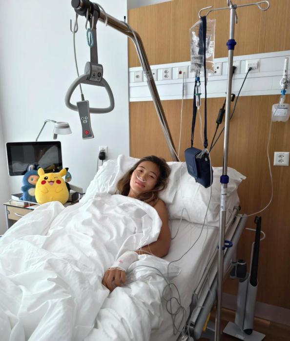 郑钦文顺利完成右肘手术，积极康复并承诺以满