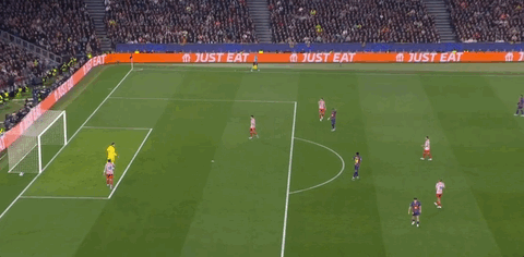 巴萨欧冠首回合遭马竞双杀 争议判罚引巴萨派激