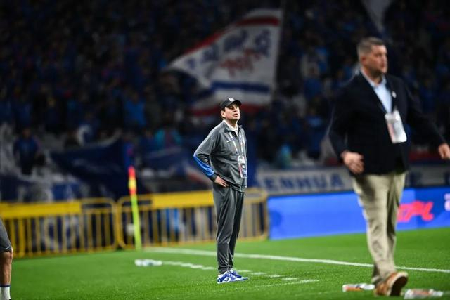 申花逆转登顶积分榜：锋线蜕变助力重返争冠行