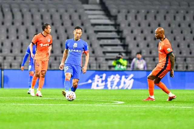 申花逆转登顶积分榜：锋线蜕变助力重返争冠行