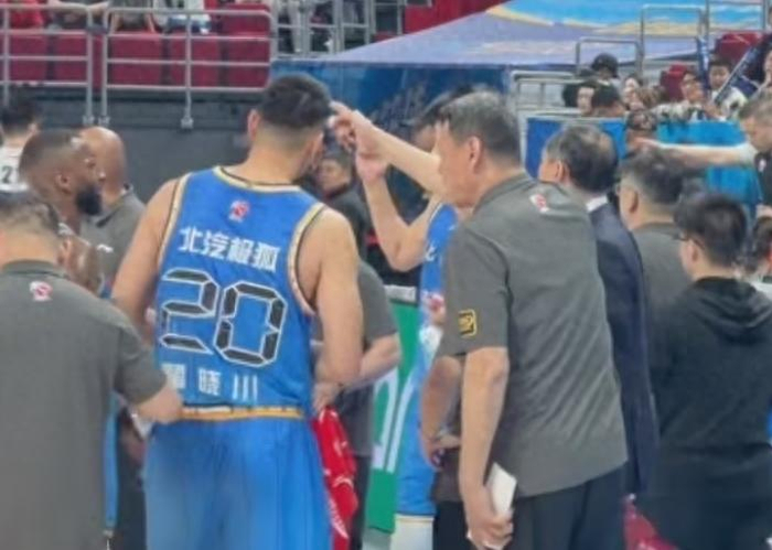 李楠解禁加盟首钢需先考取教练证书补强教练组