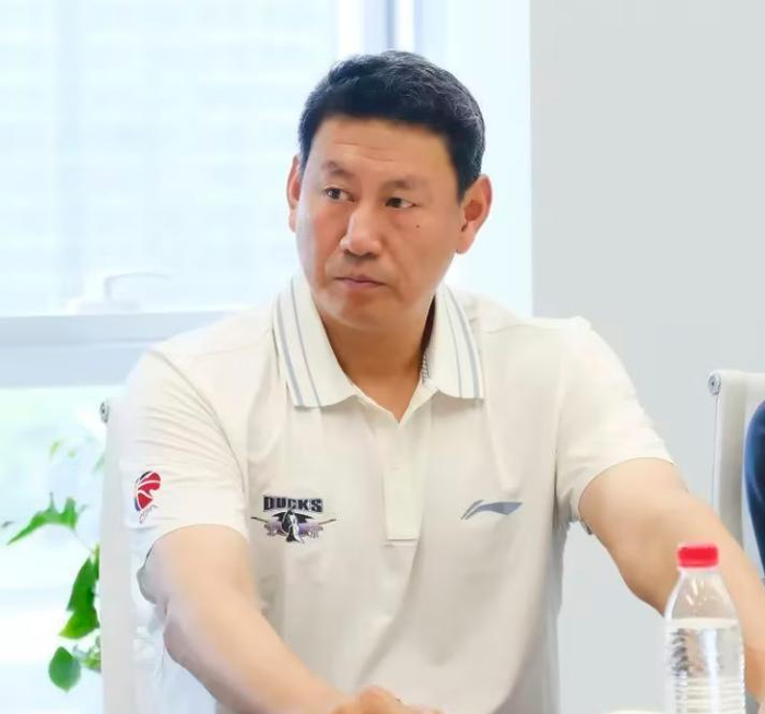 李楠解禁加盟首钢需先考取教练证书补强教练组