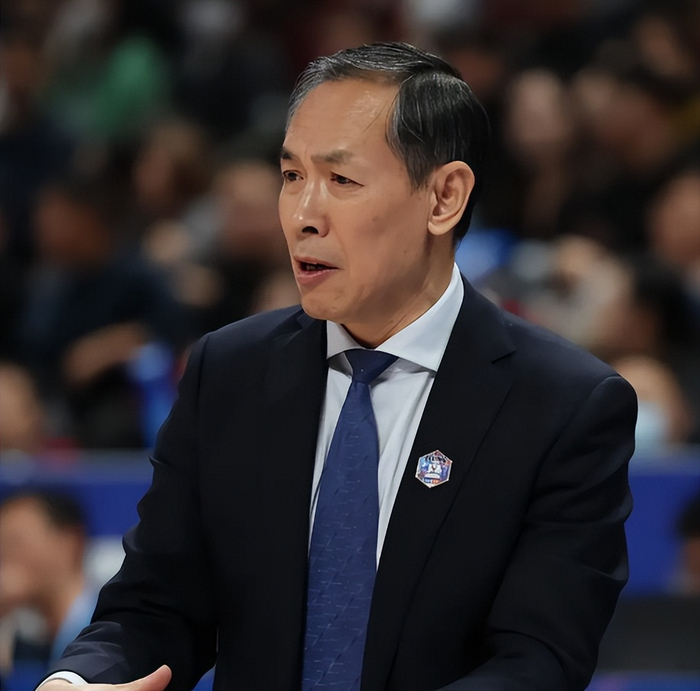 李楠解禁加盟首钢需先考取教练证书补强教练组